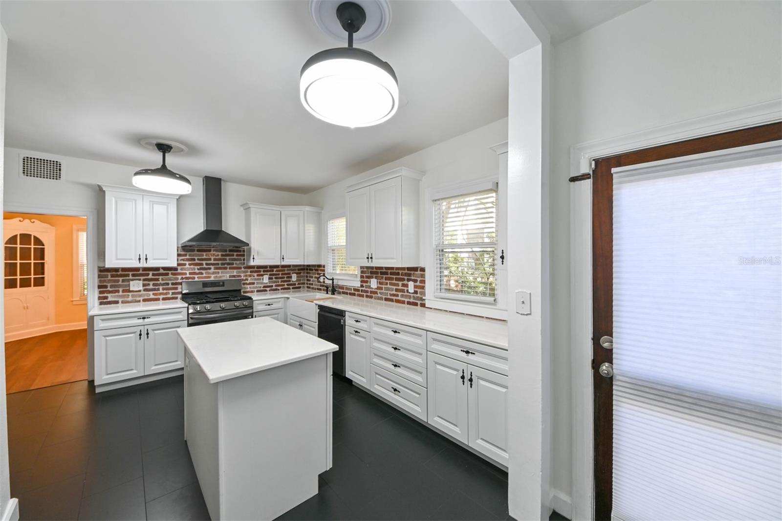 Image 14 of 54 For 101 22nd Avenue N