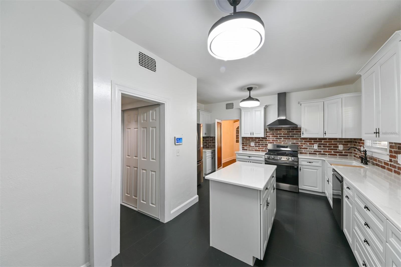 Image 15 of 54 For 101 22nd Avenue N