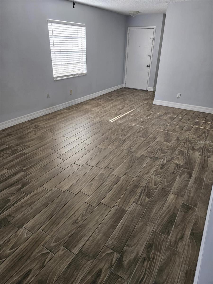 Image 5 of 16 For 4043 La Pasida Lane