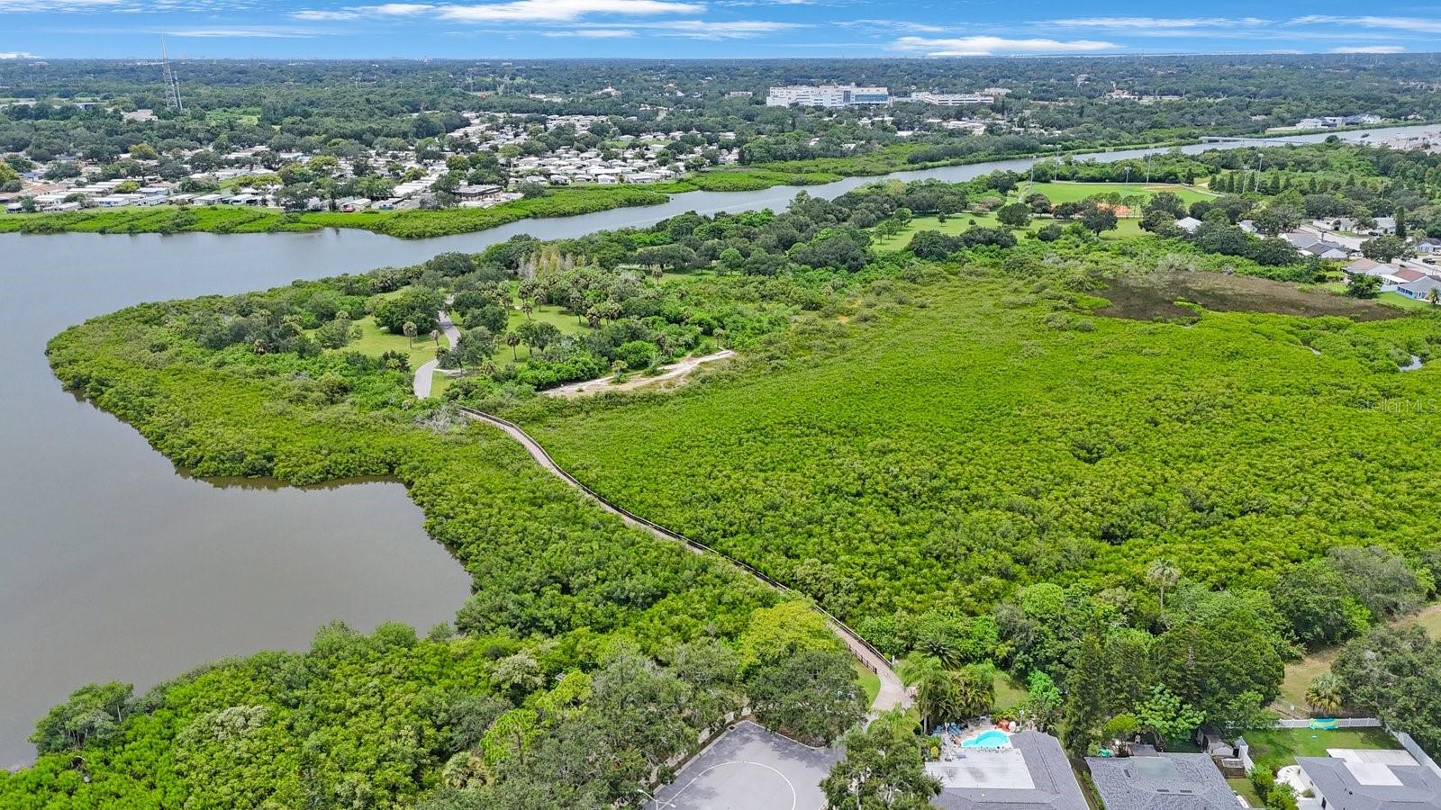 Listing photo id 72 for 826 Christina Circle
