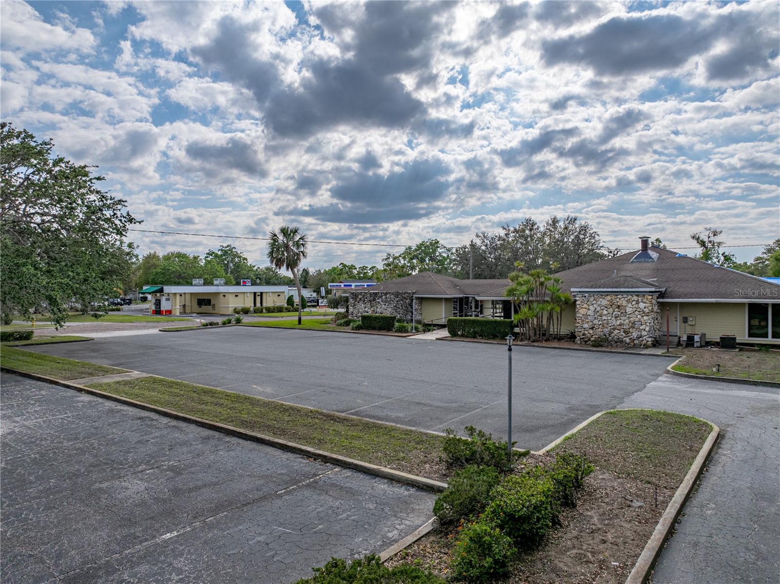 Listing photo id 10 for 13924 7th Street