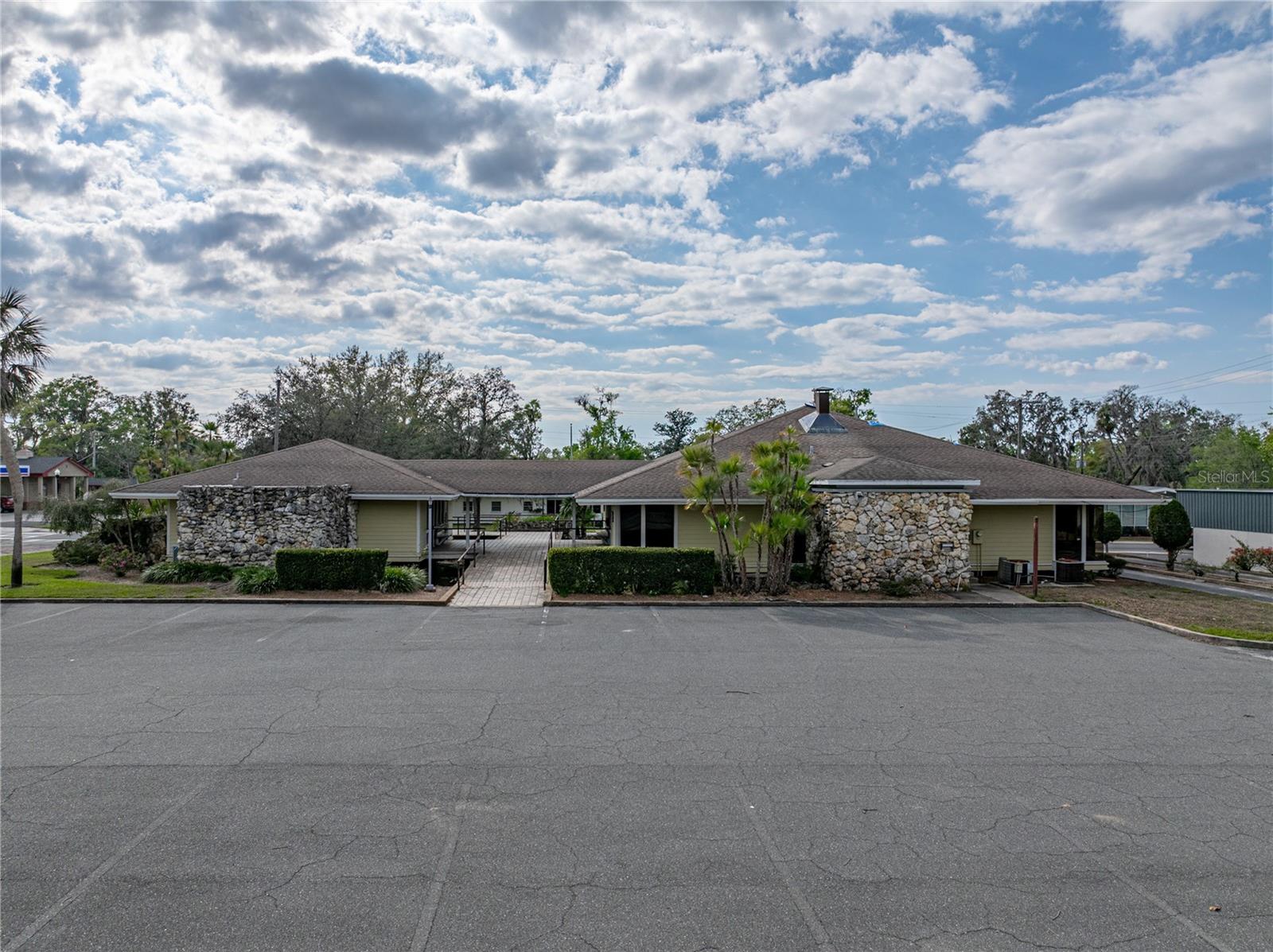 Listing photo id 11 for 13924 7th Street