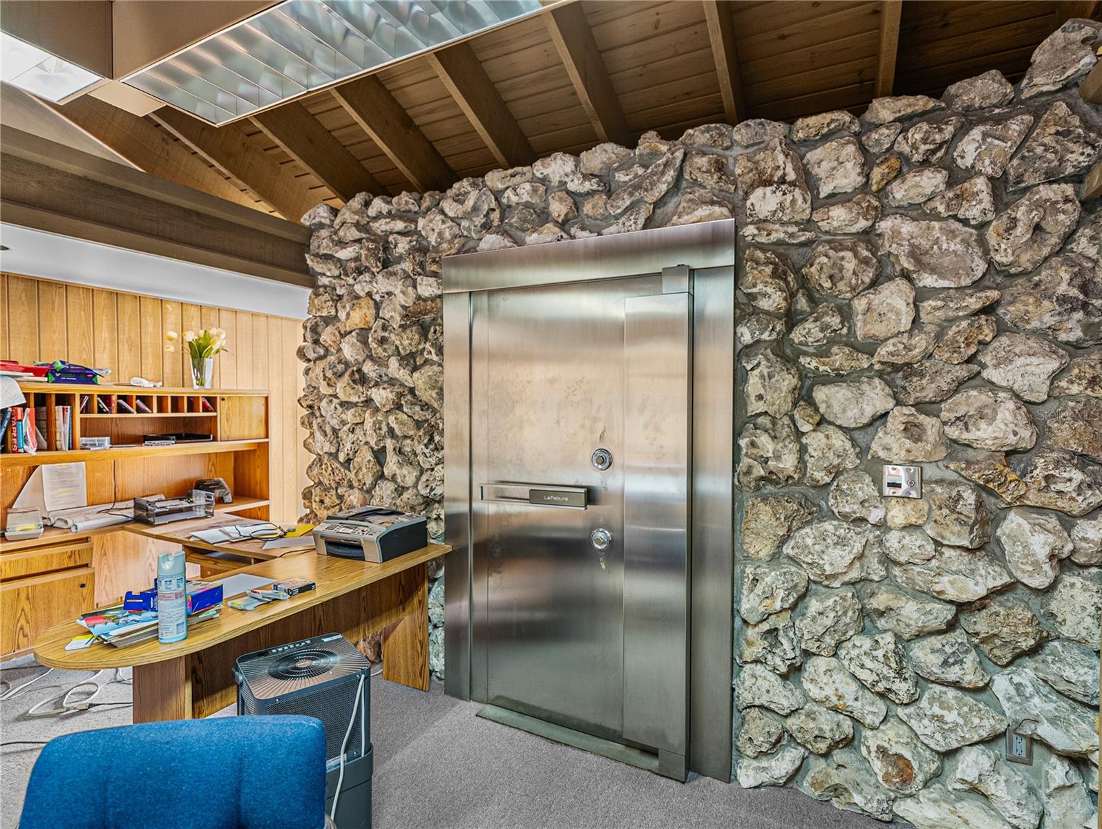 Listing photo id 25 for 13924 7th Street