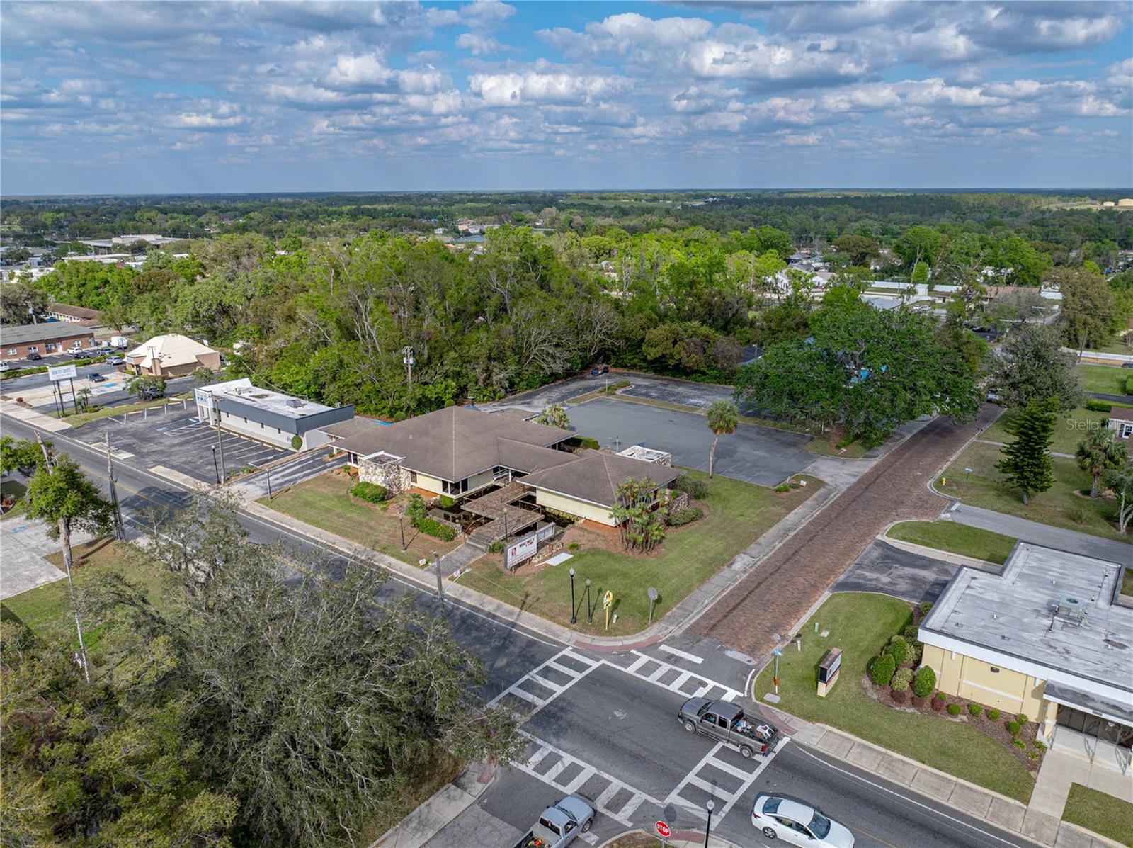 Listing photo id 1 for 13924 7th Street