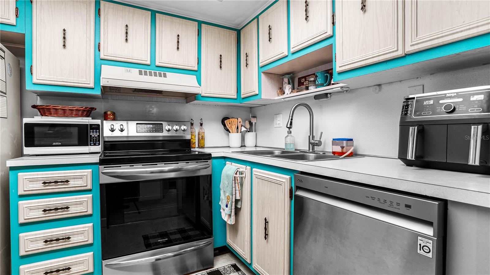 Image 9 of 27 For 7321 Central Avenue 503