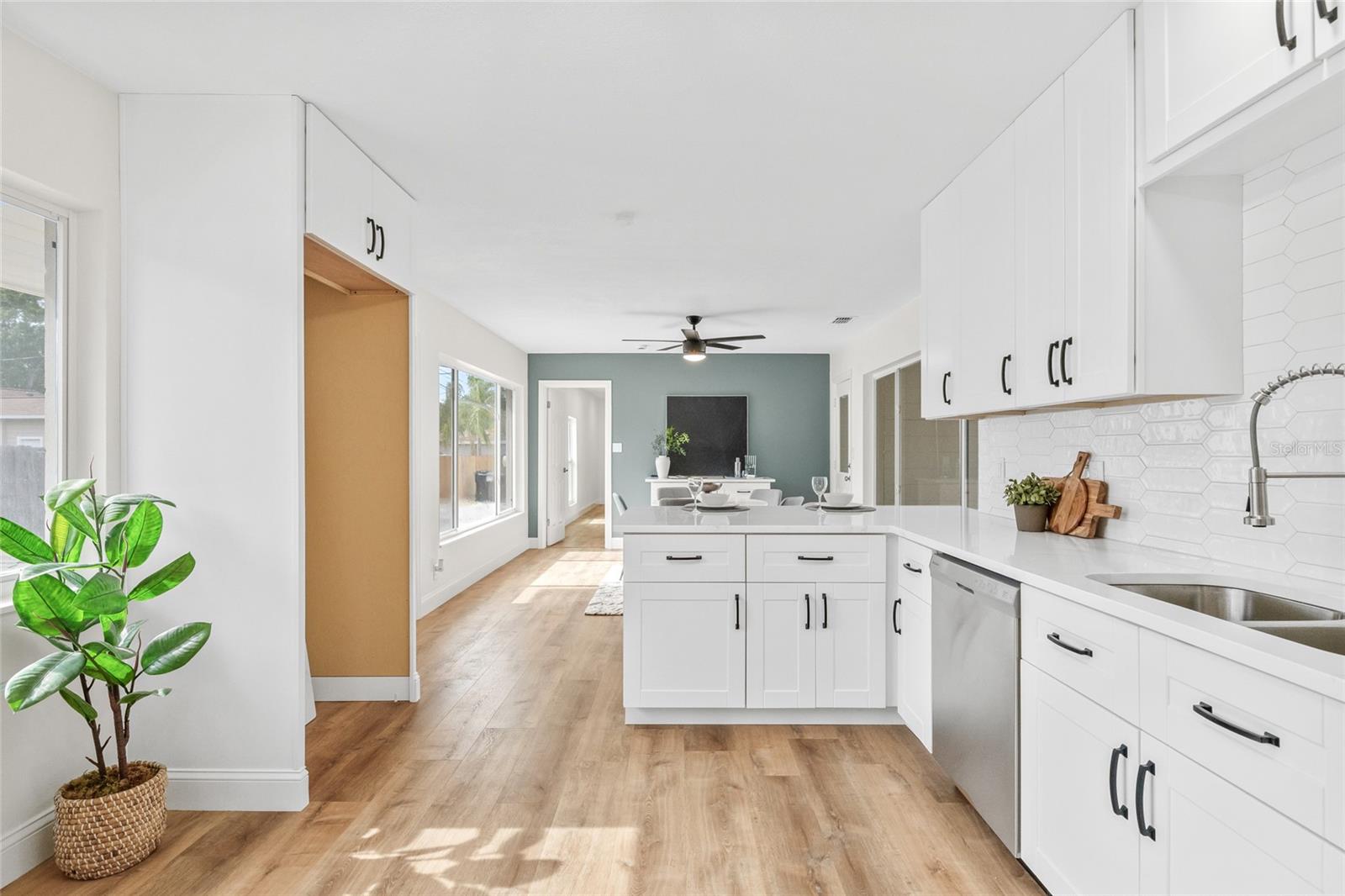 Image 10 of 37 For 1323 48th Avenue N