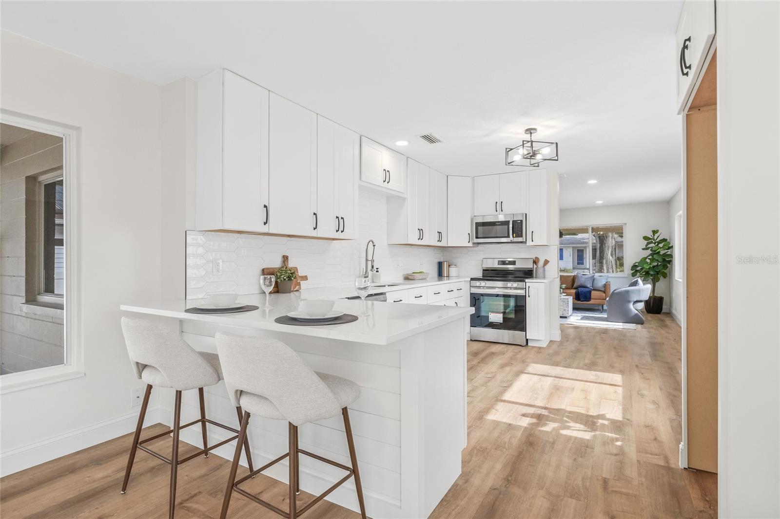 Image 11 of 37 For 1323 48th Avenue N