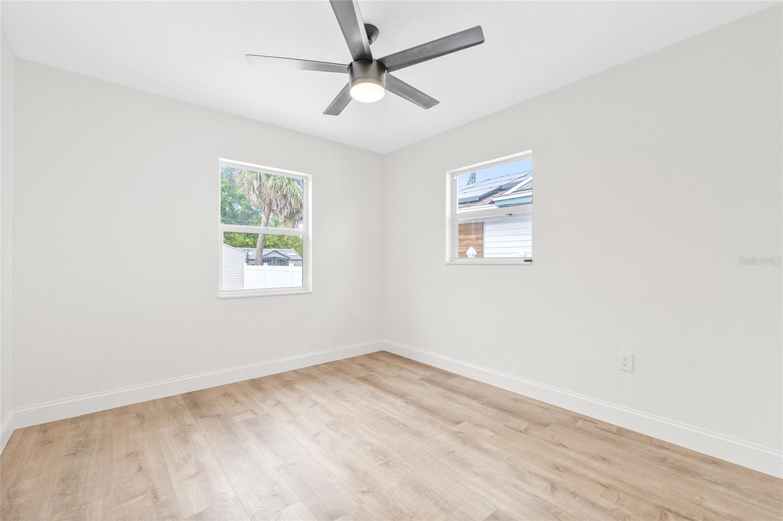 Image 21 of 37 For 1323 48th Avenue N