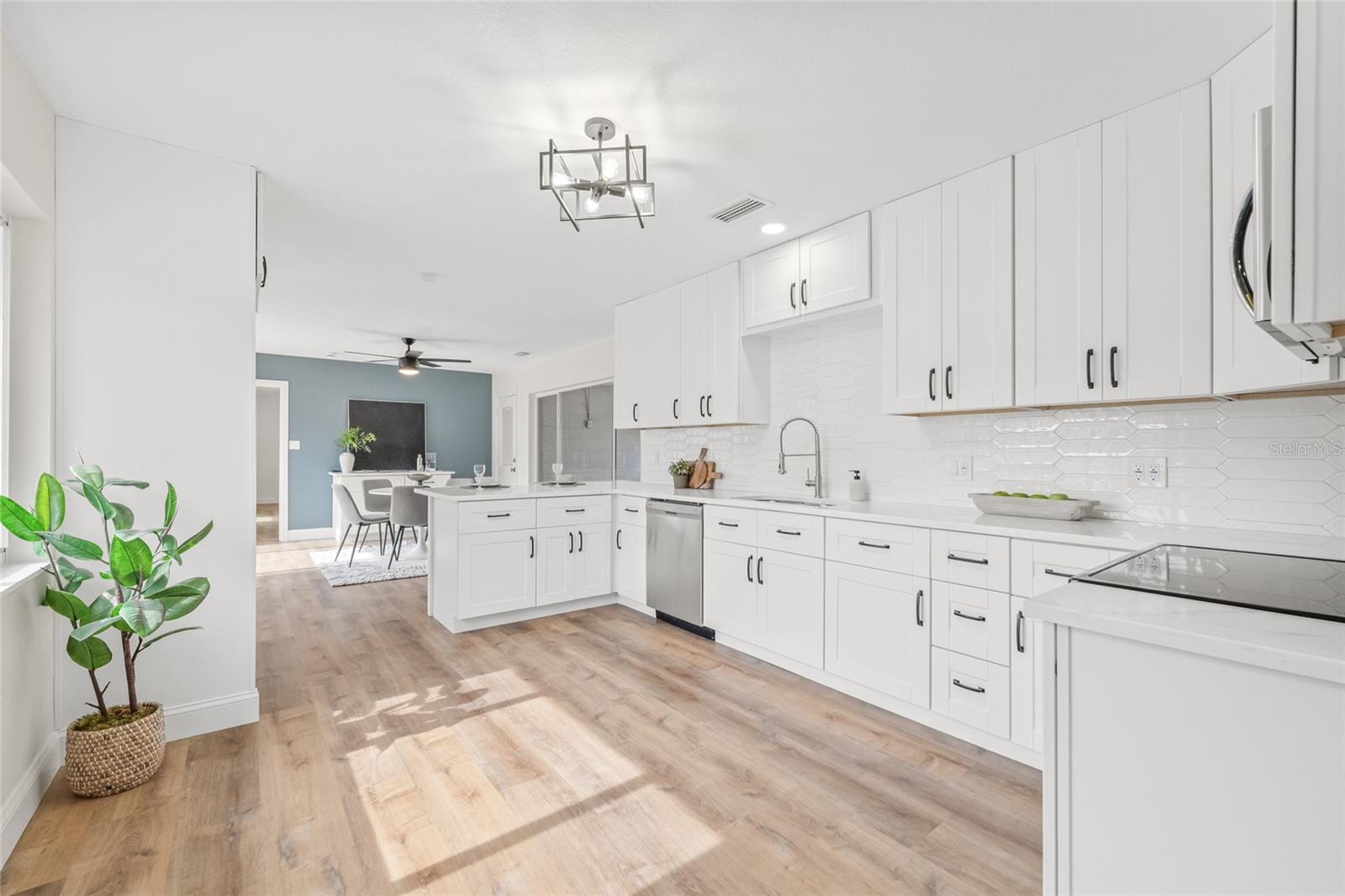 Image 5 of 37 For 1323 48th Avenue N