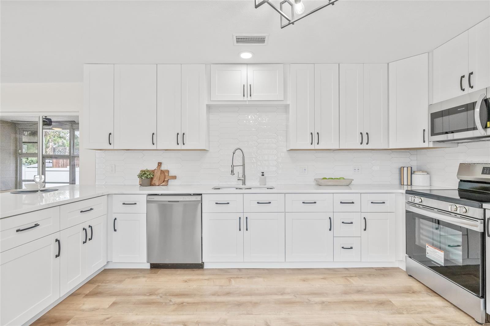 Image 6 of 37 For 1323 48th Avenue N
