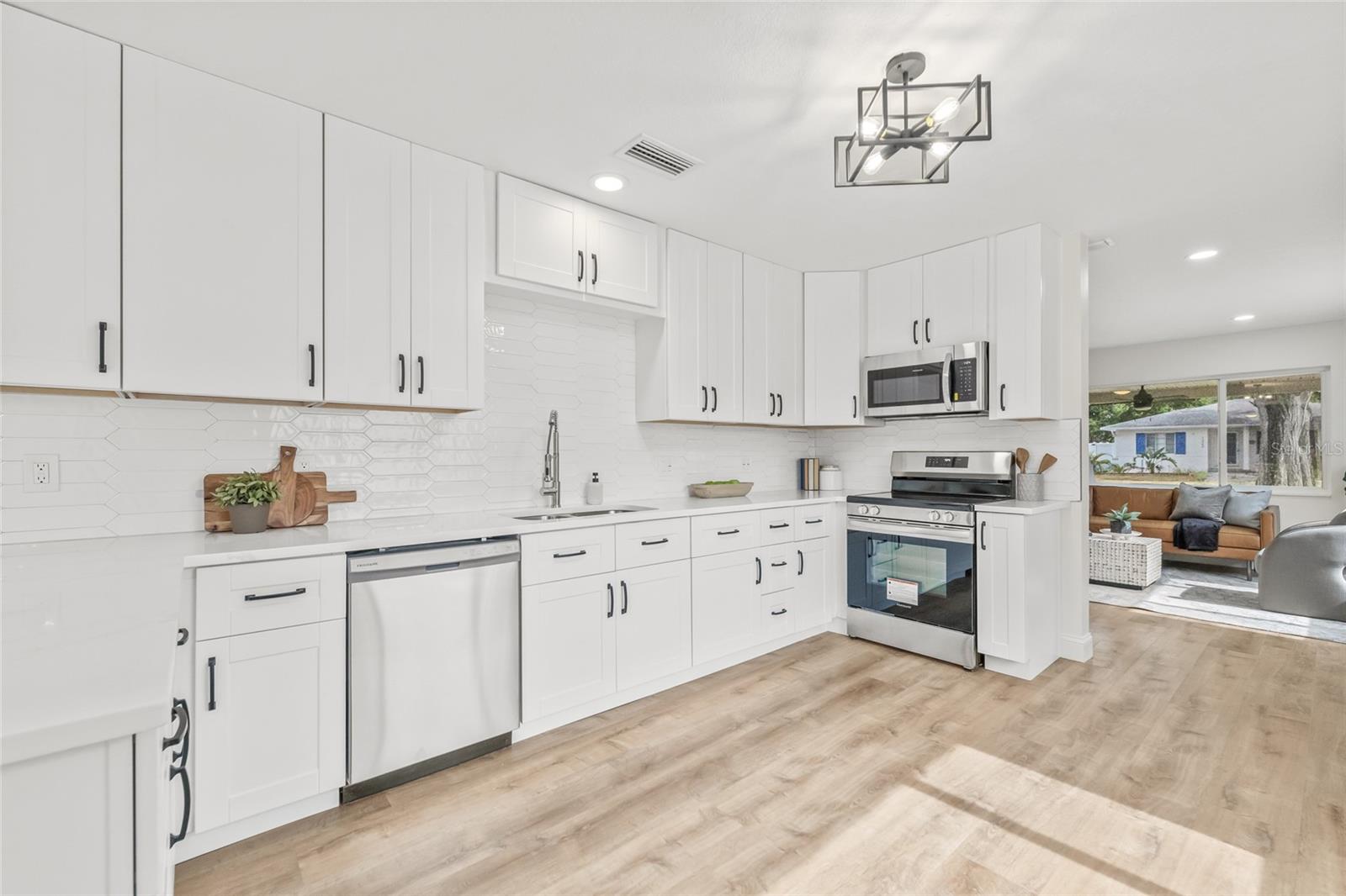 Image 7 of 37 For 1323 48th Avenue N