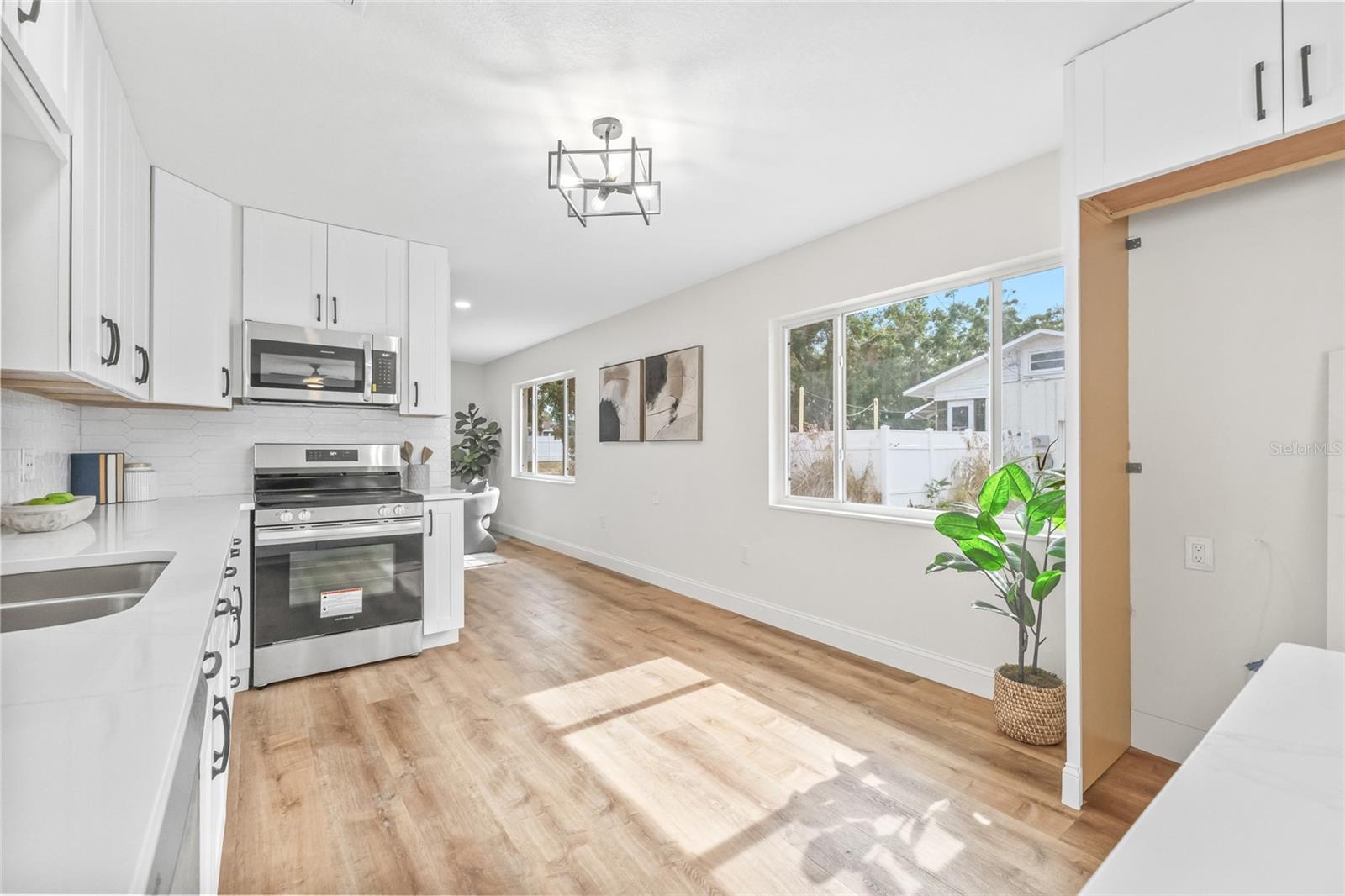 Image 9 of 37 For 1323 48th Avenue N