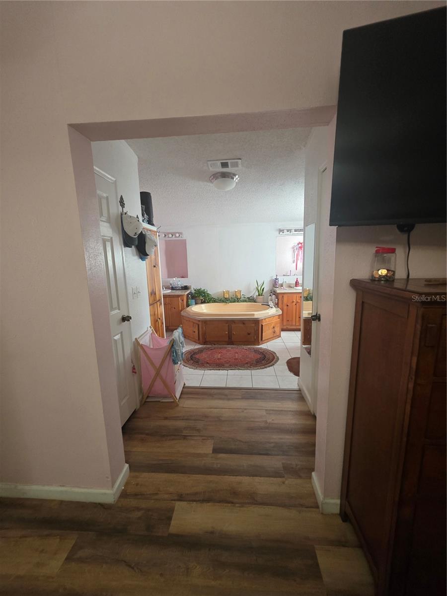 Image 13 of 41 For 16234 Royalton Lane