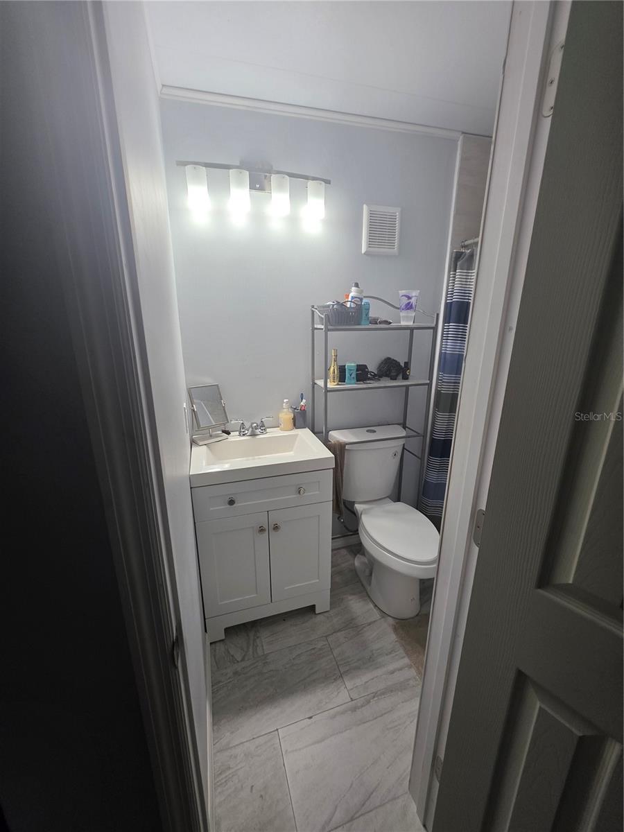 Image 21 of 41 For 16234 Royalton Lane