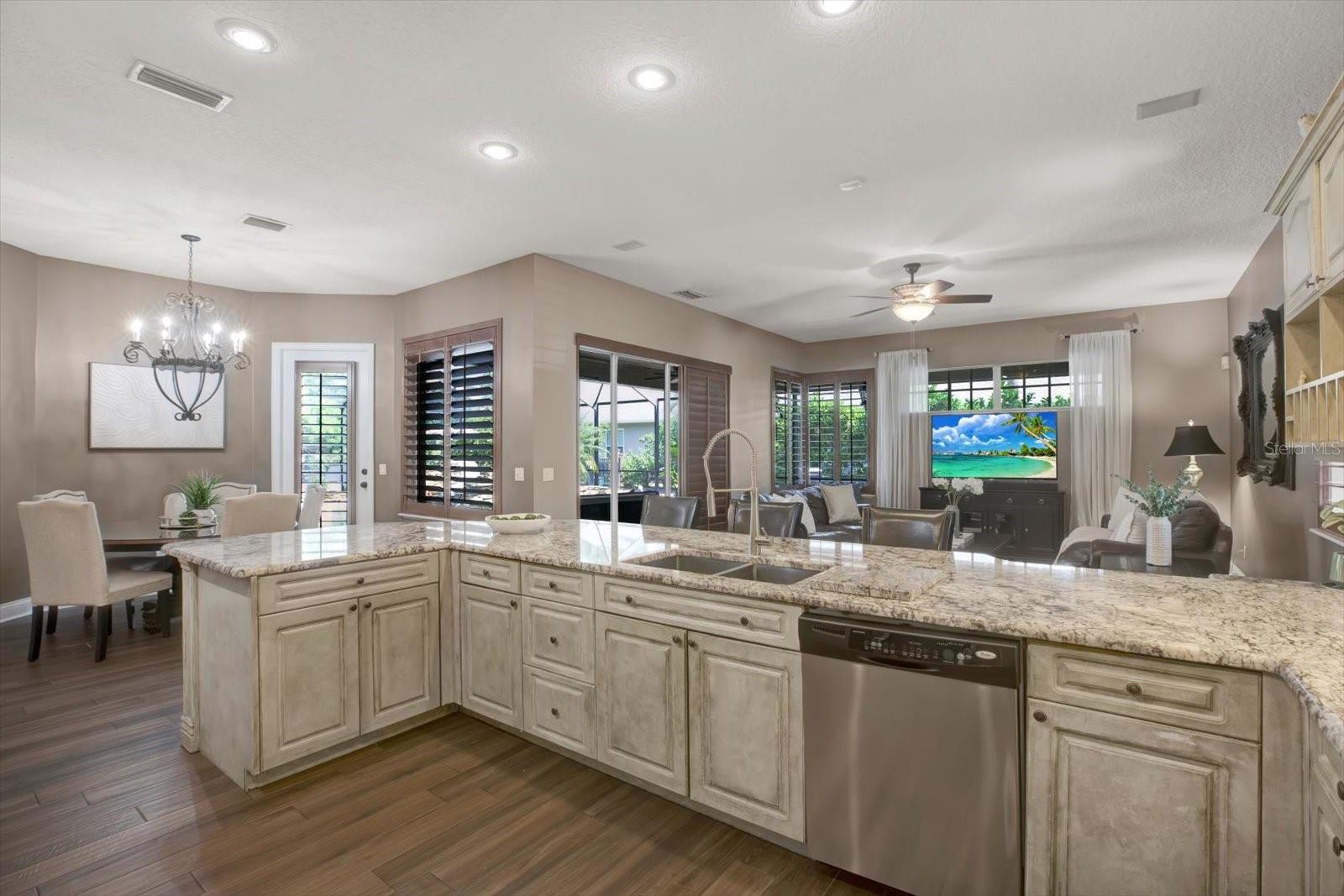 Image 17 of 66 For 4085 Arlington Drive