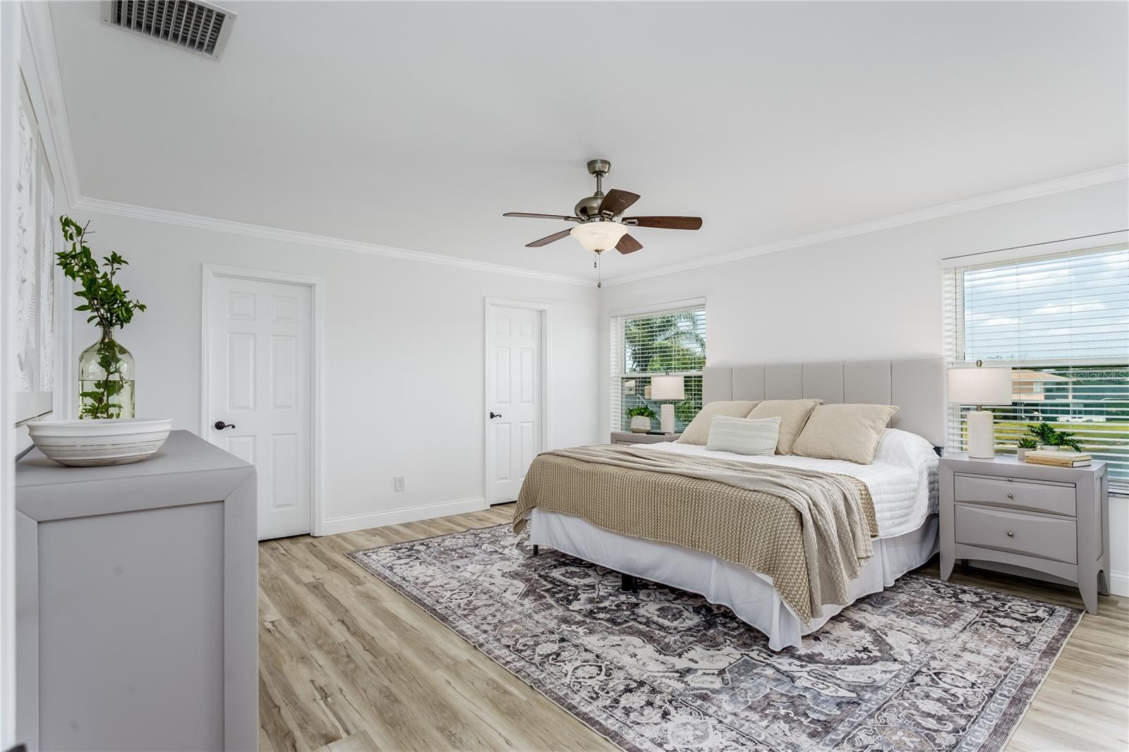 Listing photo id 14 for 8518 Tidal Bay Lane