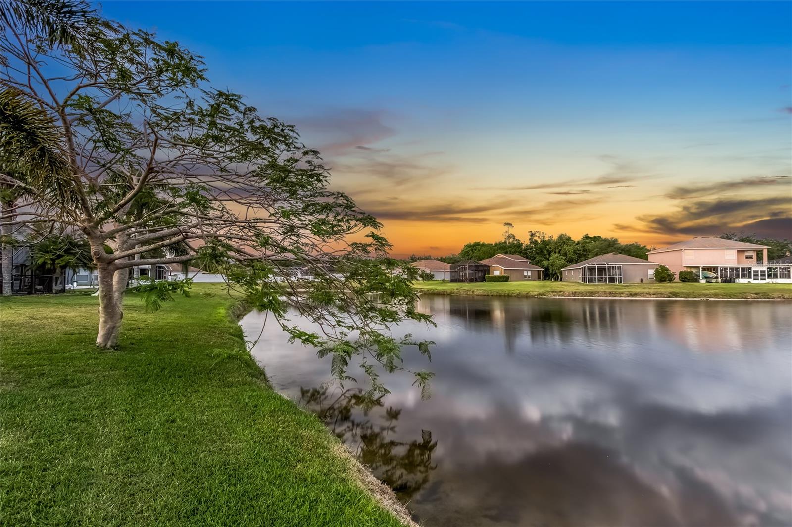 Listing photo id 0 for 8518 Tidal Bay Lane