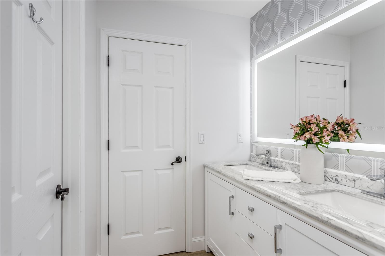Listing photo id 18 for 8518 Tidal Bay Lane