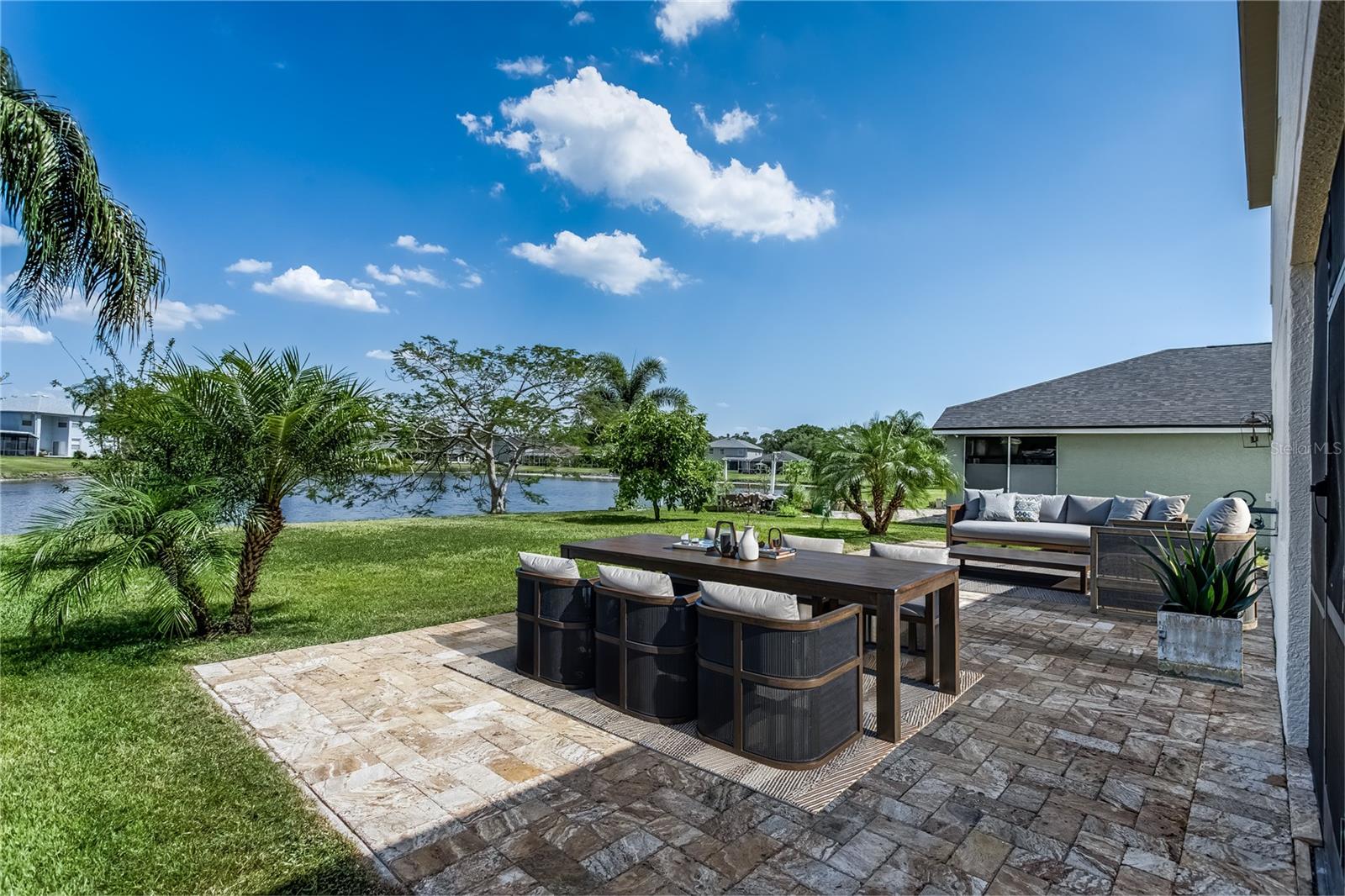 Listing photo id 24 for 8518 Tidal Bay Lane