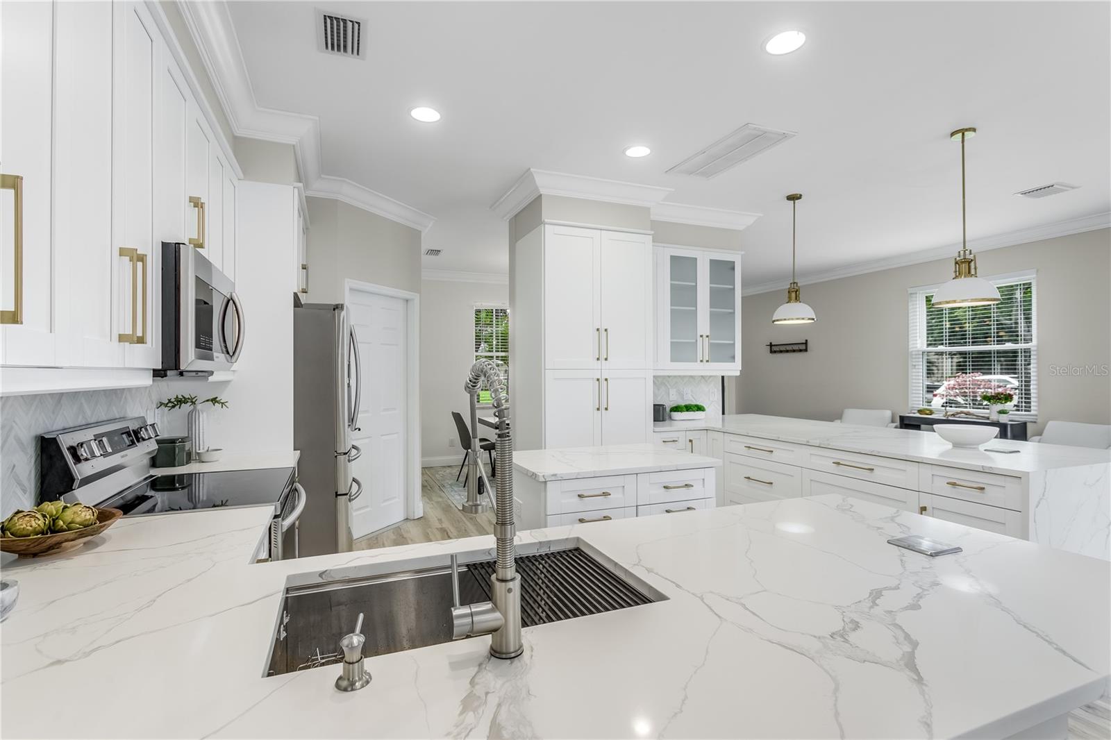 Listing photo id 5 for 8518 Tidal Bay Lane