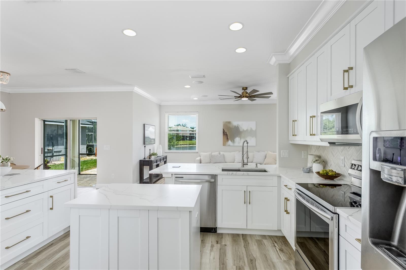 Listing photo id 7 for 8518 Tidal Bay Lane