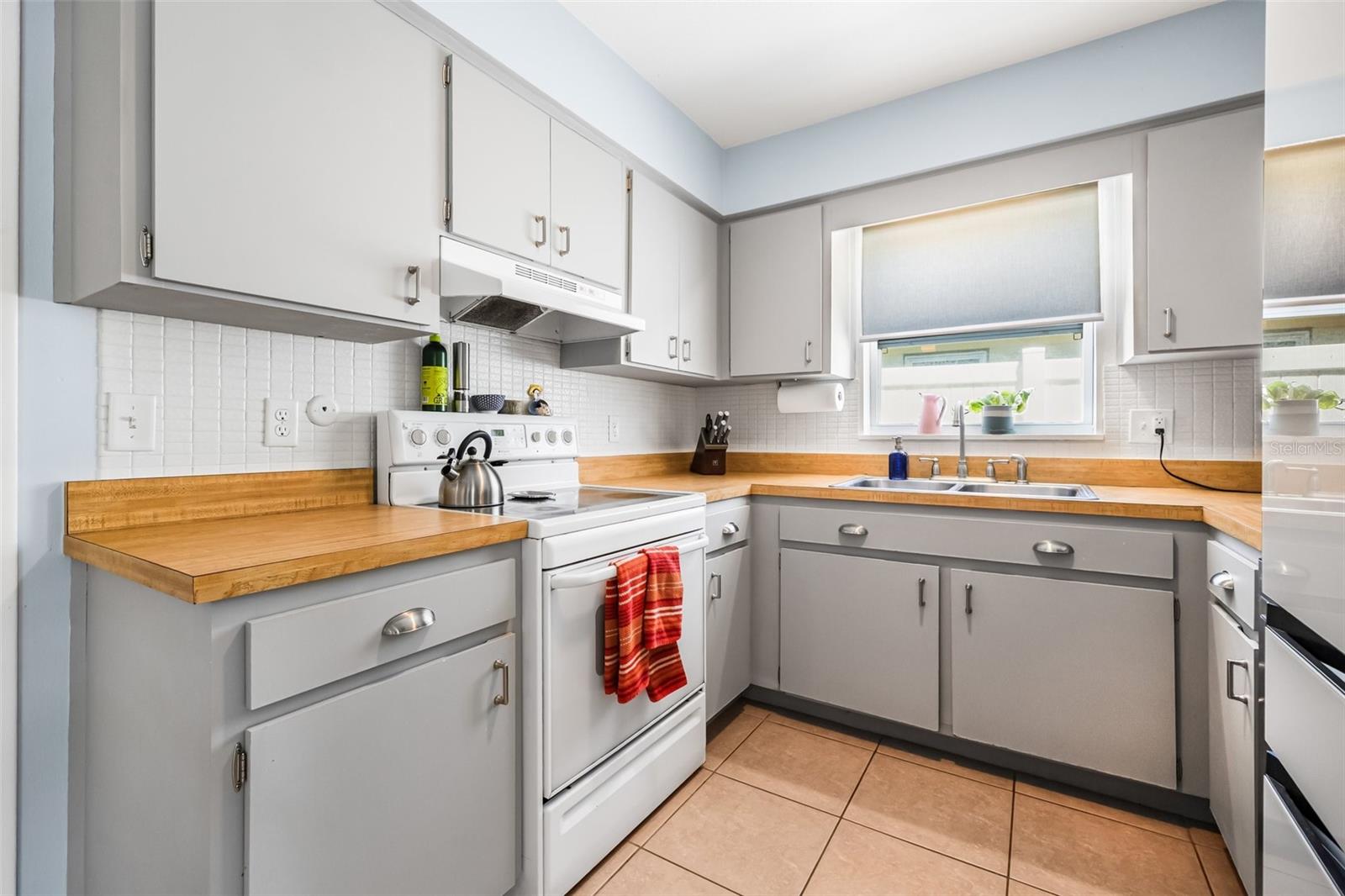 Image 12 of 29 For 5642 19th Avenue N
