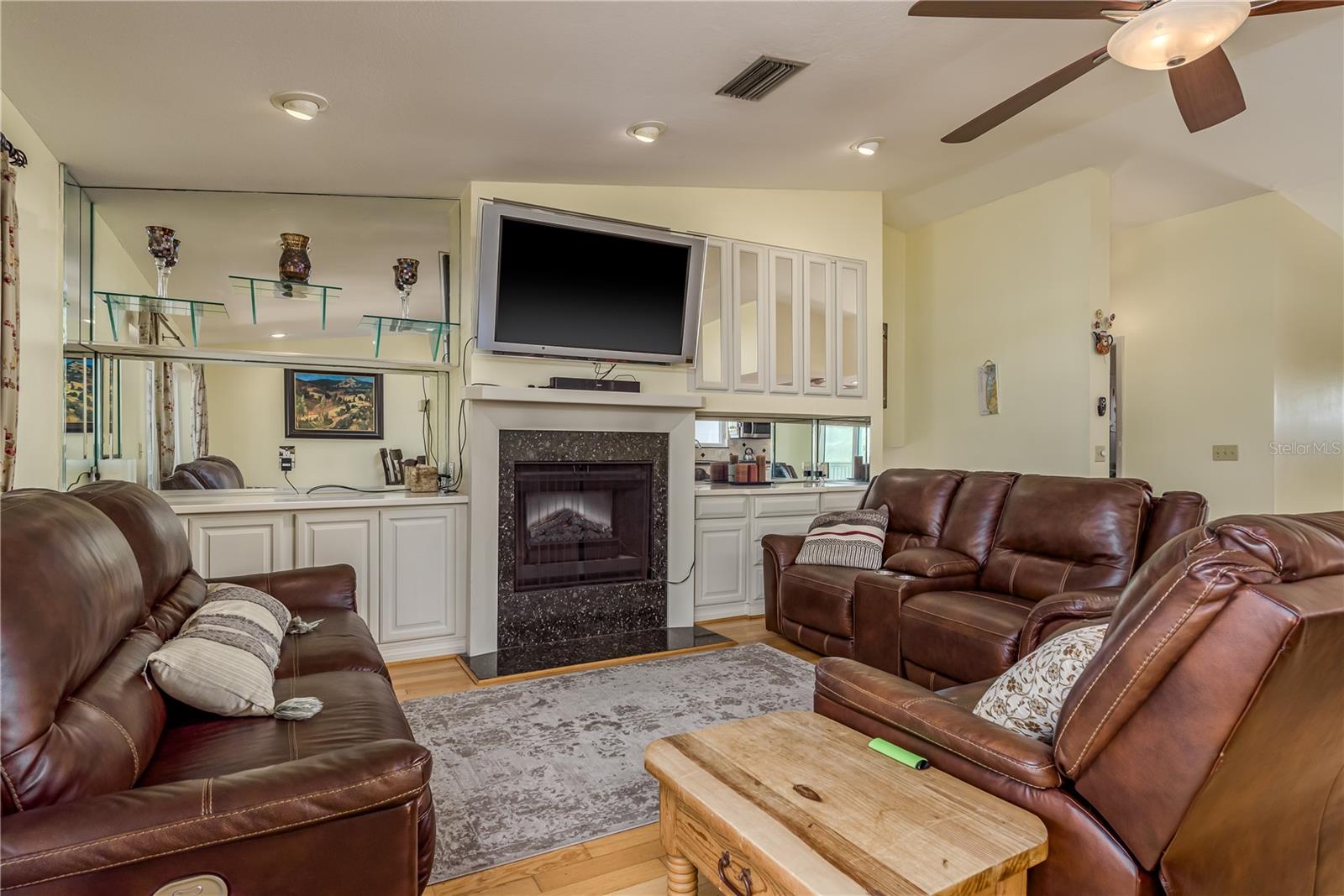 Image 10 of 62 For 2202 Donato Drive