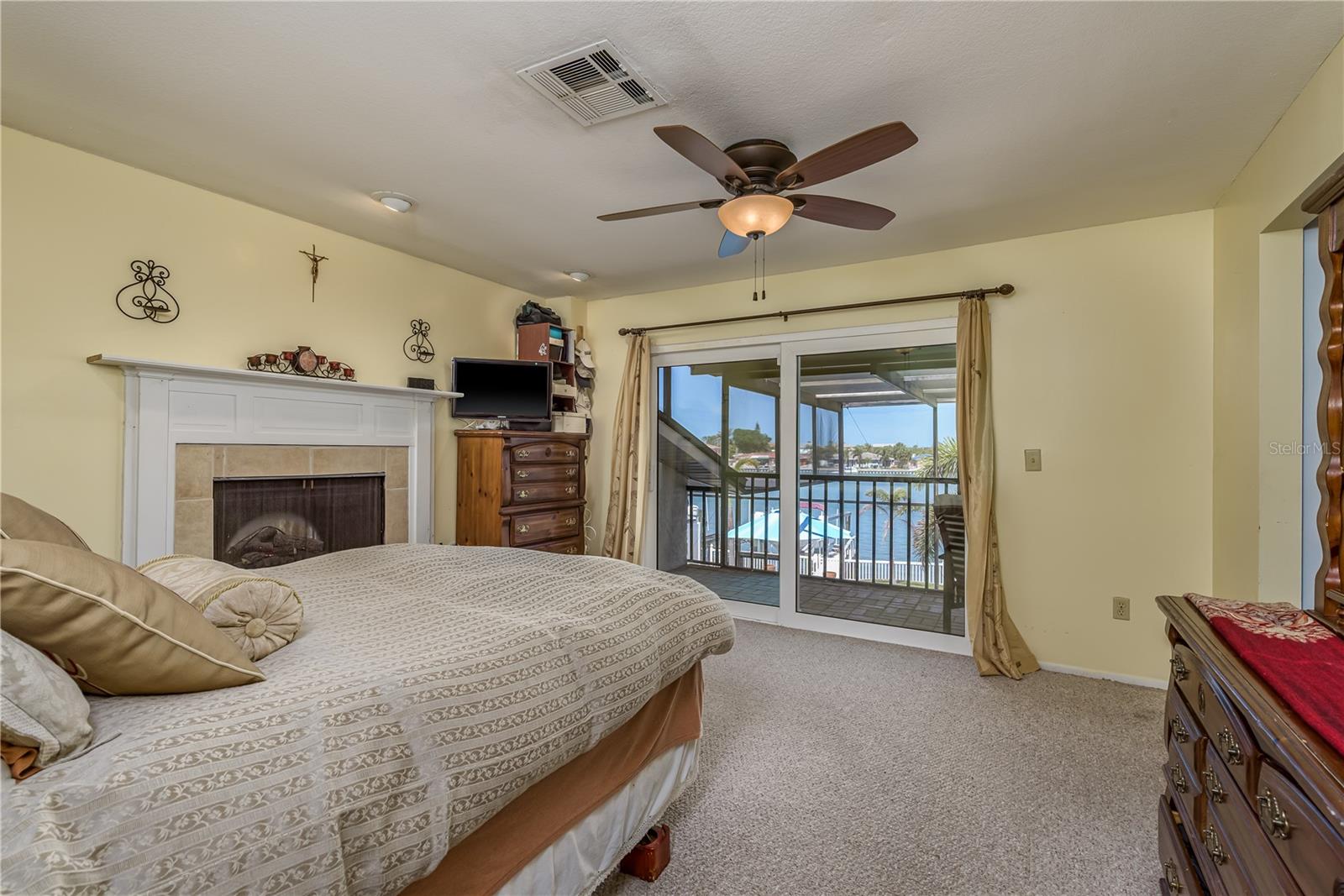 Image 16 of 62 For 2202 Donato Drive