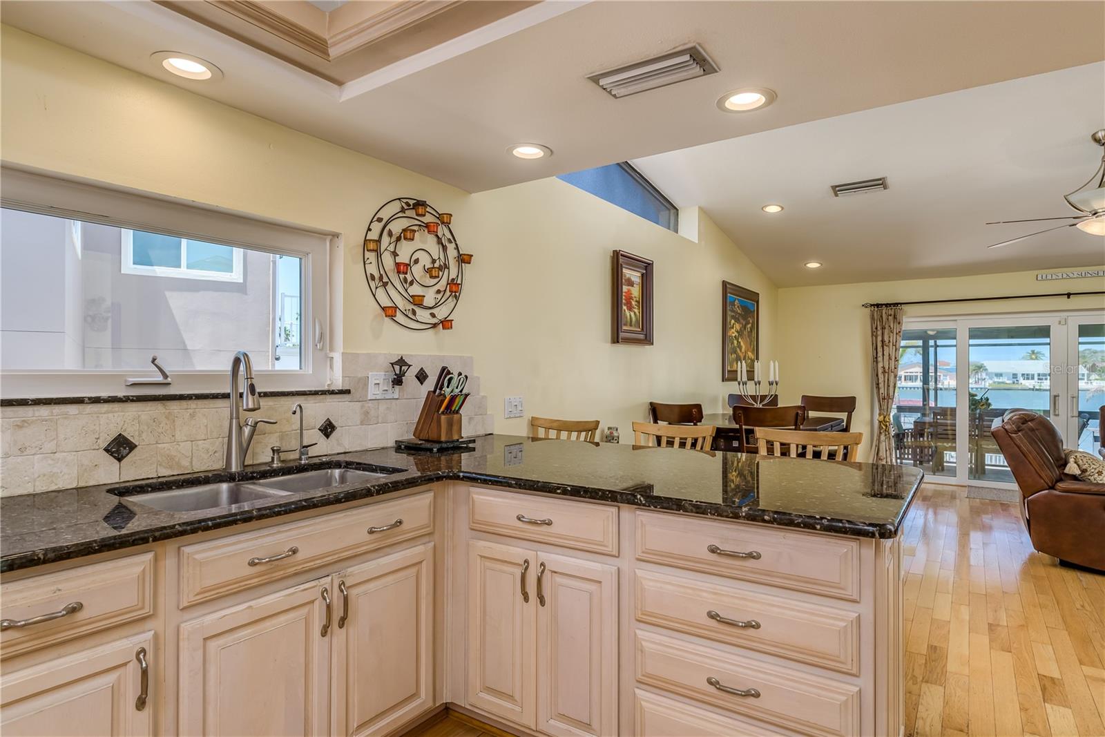 Image 21 of 62 For 2202 Donato Drive