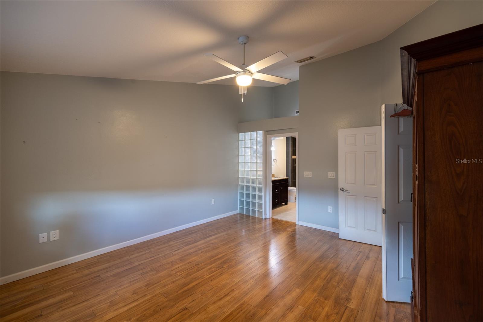 Image 11 of 21 For 6438 Brentwood Drive