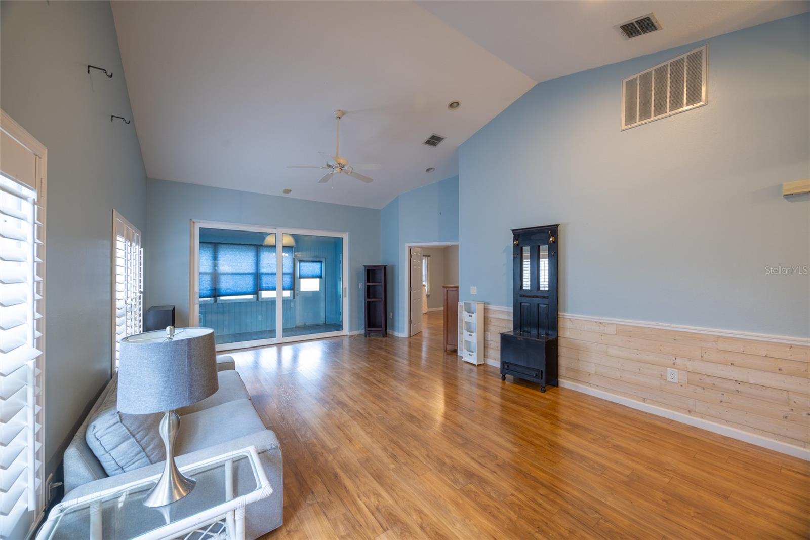 Image 5 of 21 For 6438 Brentwood Drive