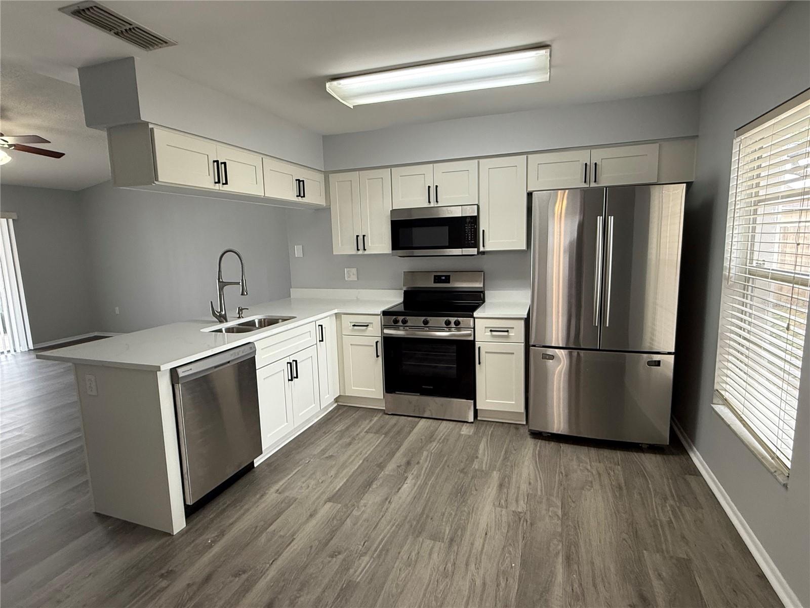 Image 2 of 9 For 1010 Lochmont Drive