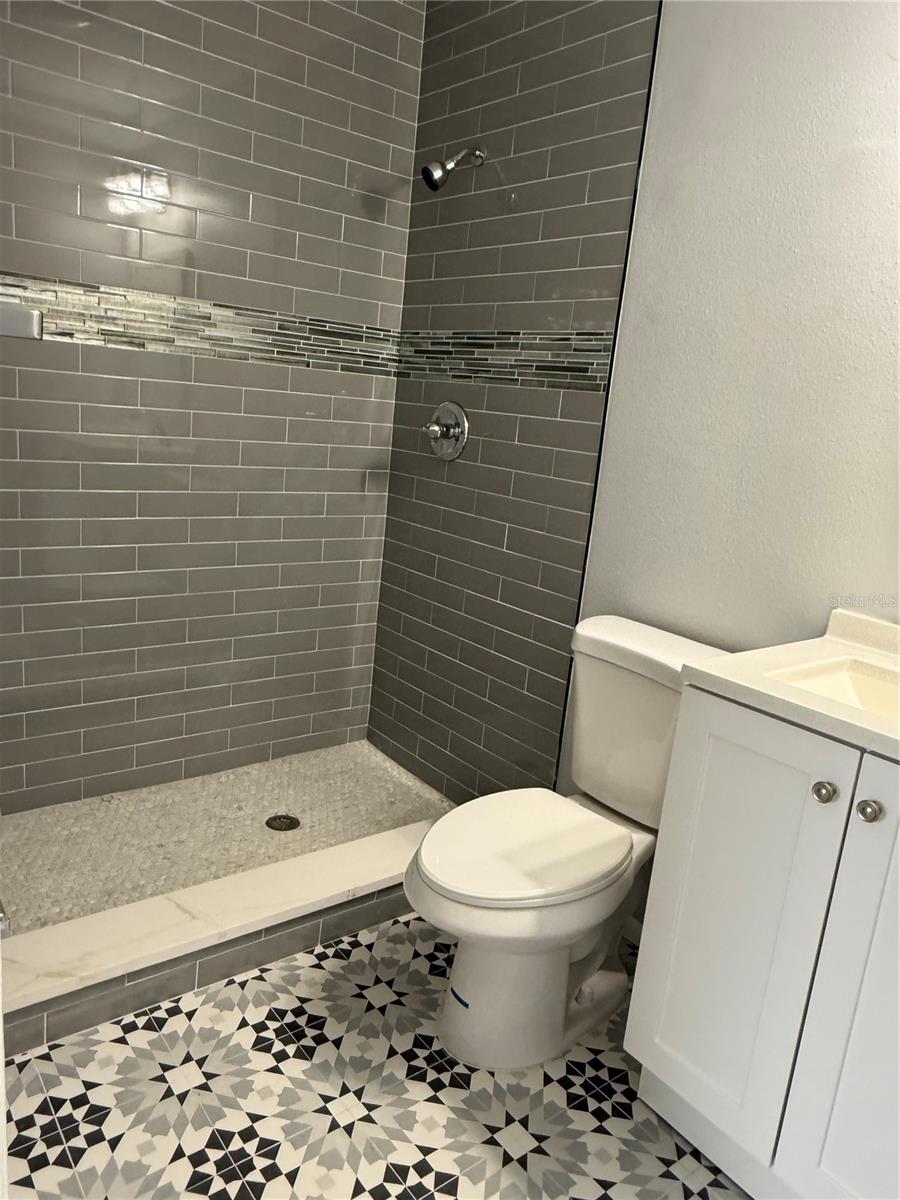 Image 6 of 9 For 1010 Lochmont Drive