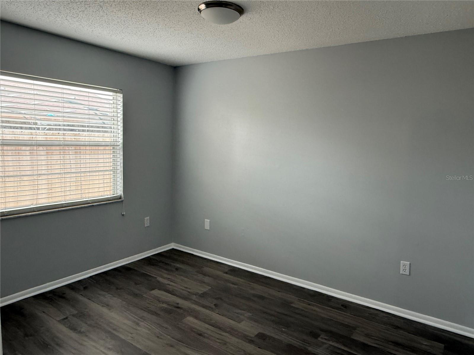 Image 7 of 9 For 1010 Lochmont Drive