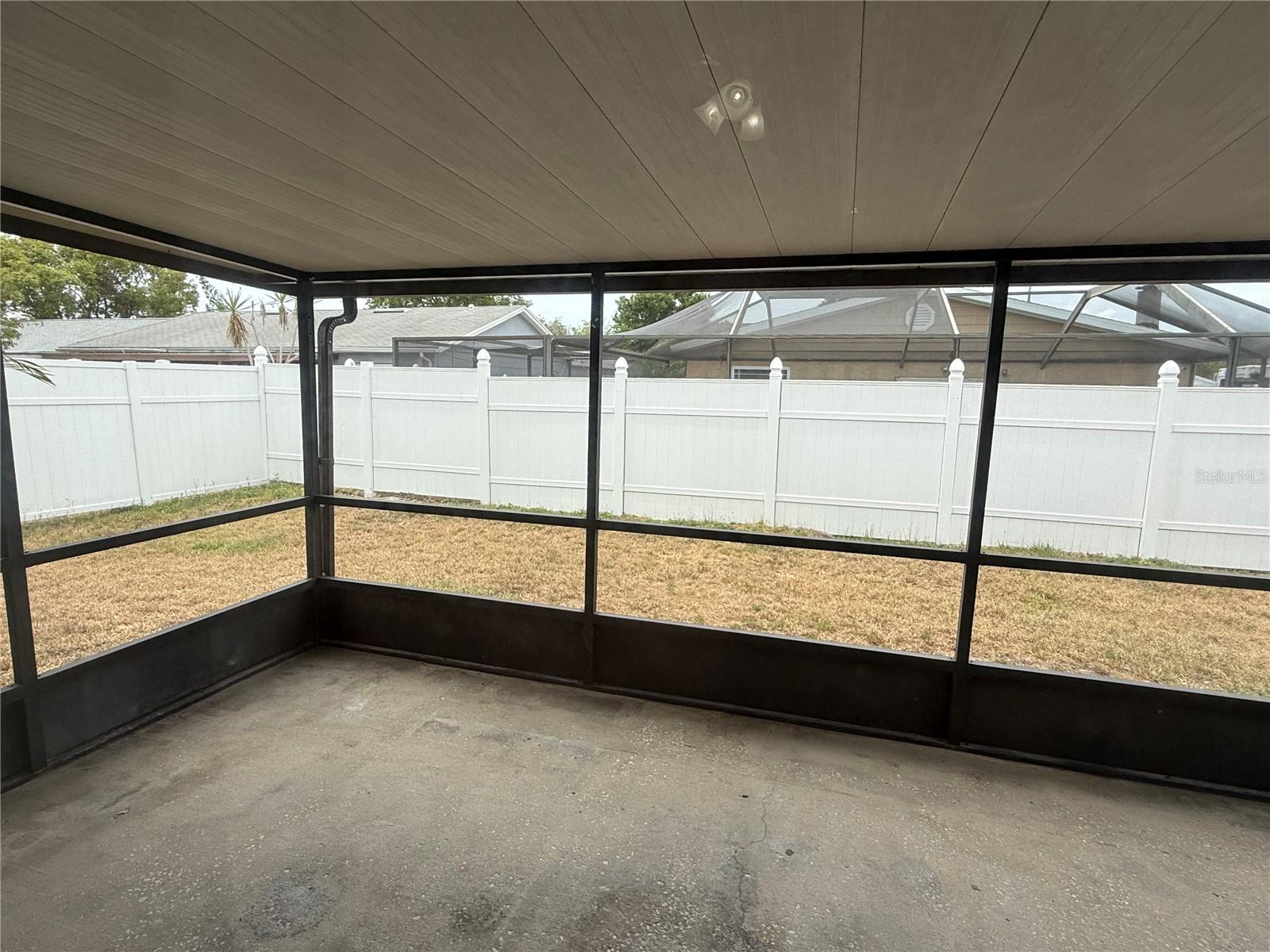 Image 8 of 9 For 1010 Lochmont Drive
