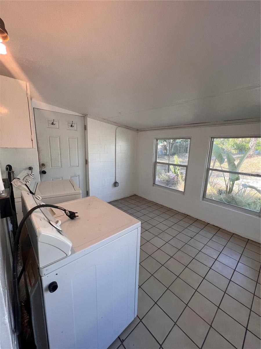 Image 8 of 33 For 4112 Alafia Boulevard