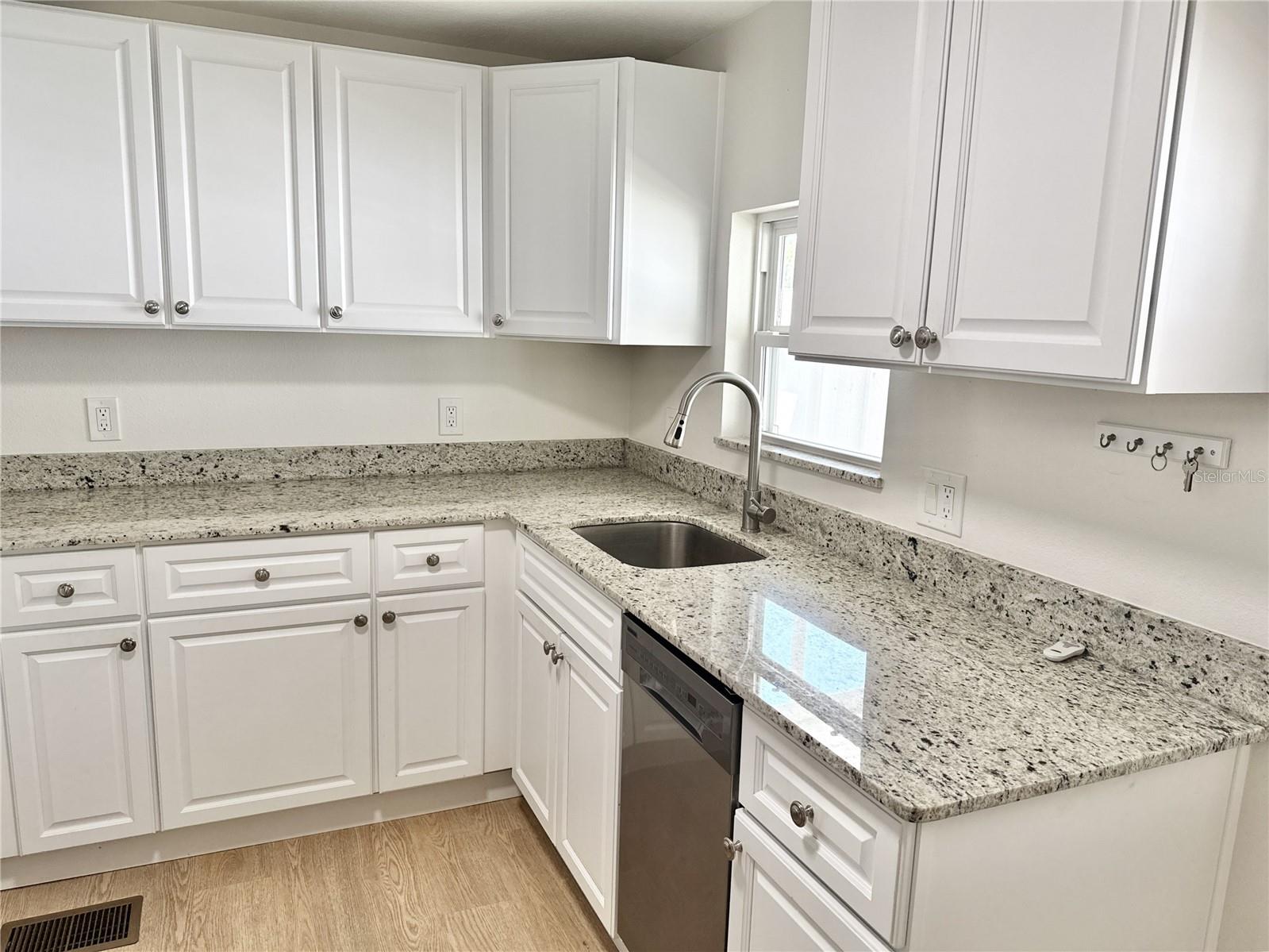 Image 5 of 21 For 615 Mount Key Avenue Ne 618