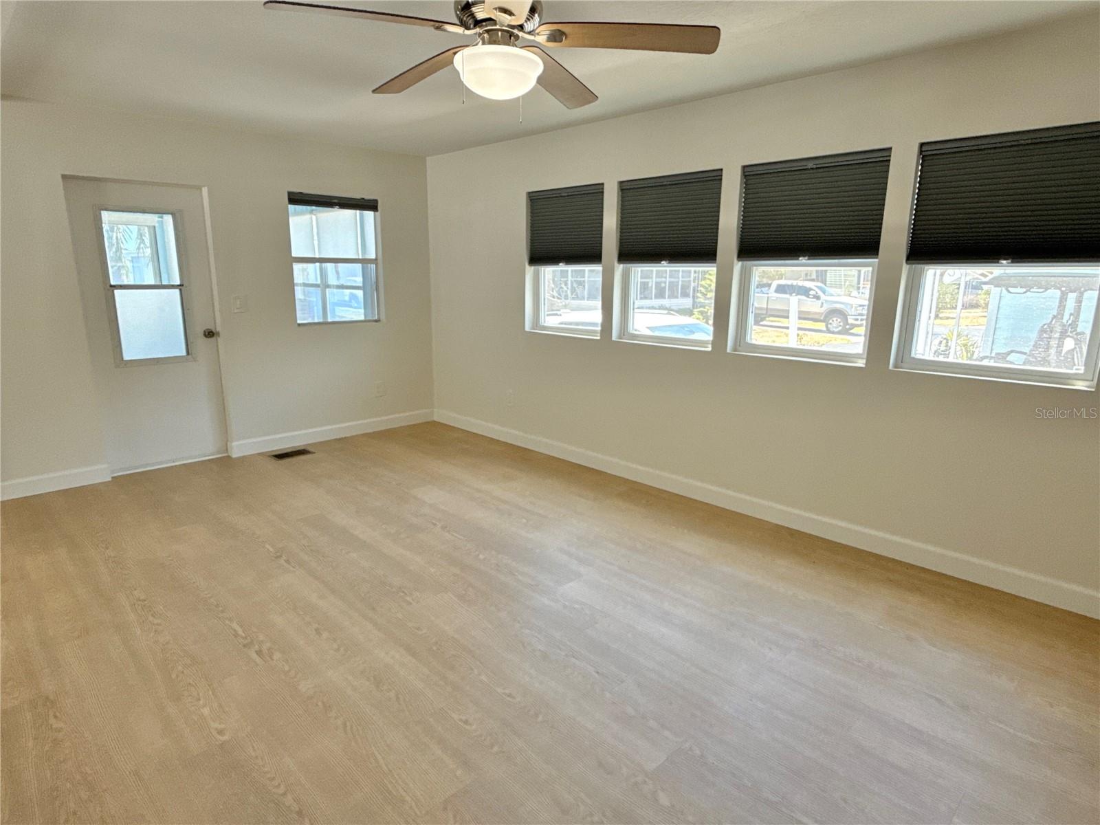 Image 8 of 21 For 615 Mount Key Avenue Ne 618
