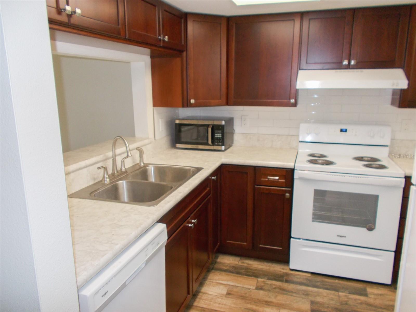 Listing photo id 3 for 3311 Teeside Drive