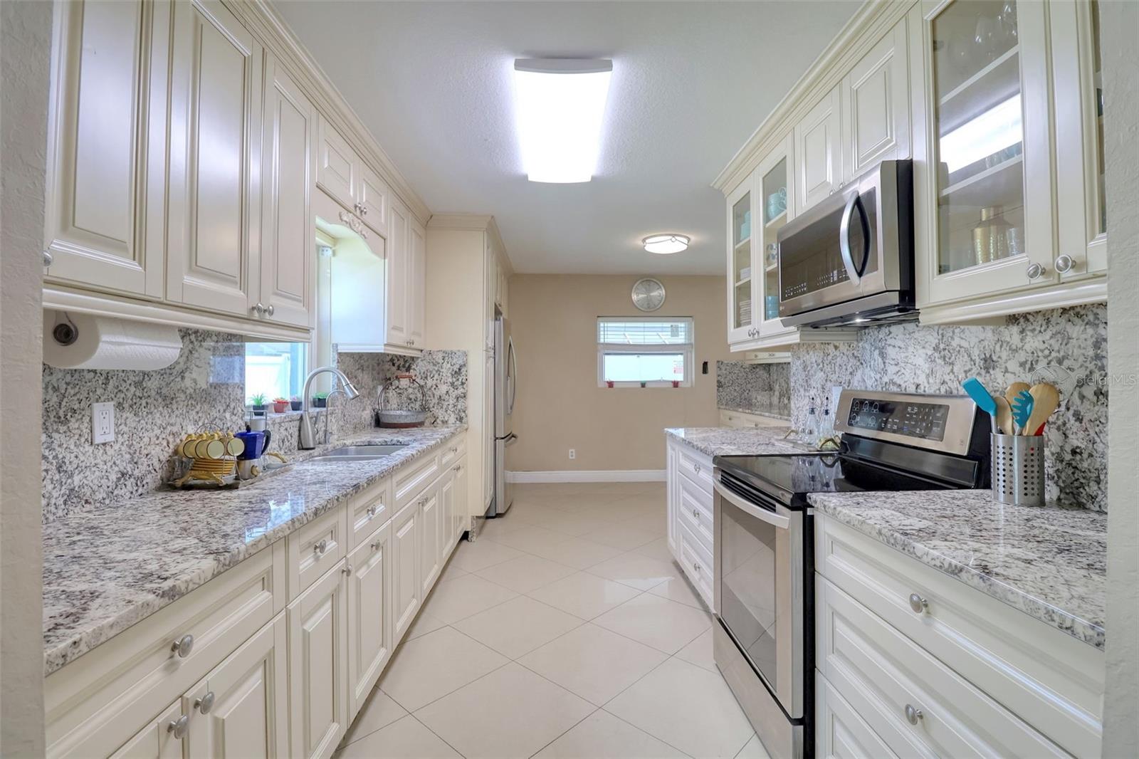 Image 11 of 59 For 16605 Round Oak Drive