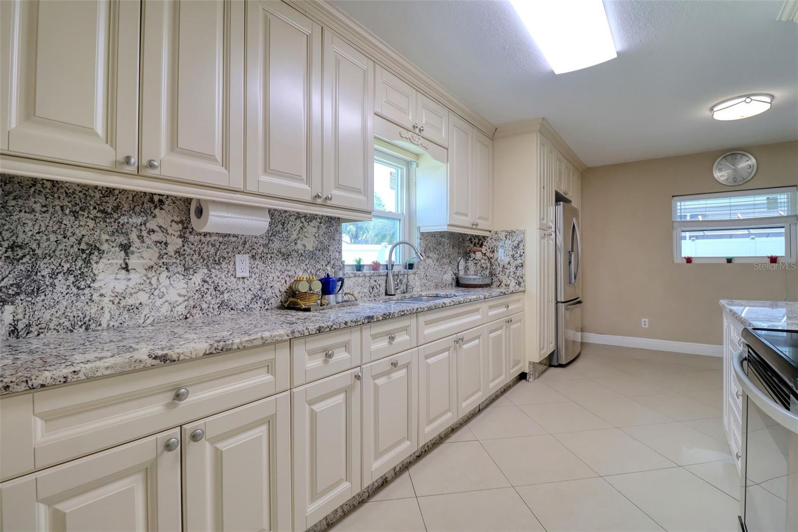 Image 12 of 59 For 16605 Round Oak Drive