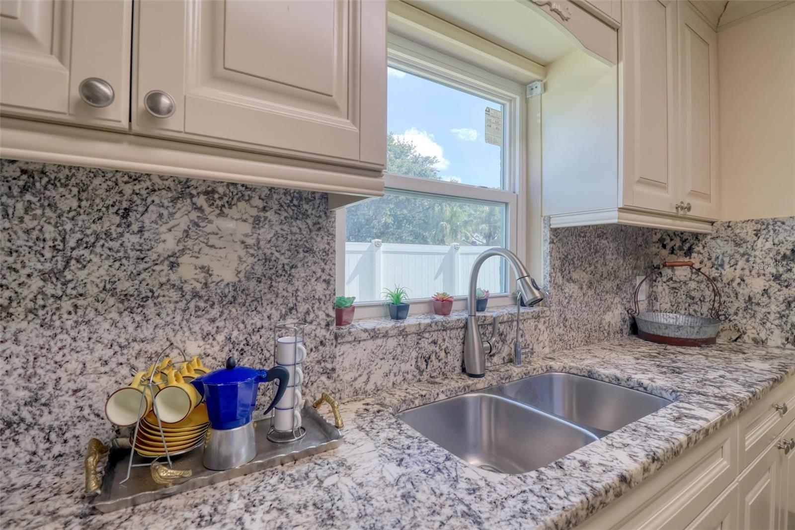 Image 15 of 59 For 16605 Round Oak Drive