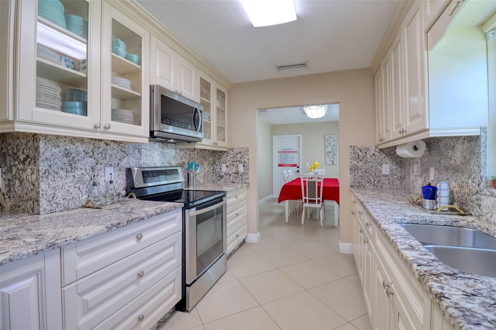 Image 16 of 59 For 16605 Round Oak Drive