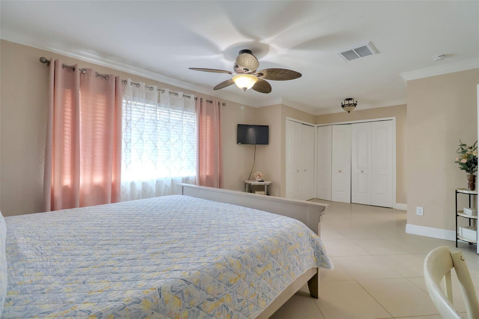 Image 21 of 59 For 16605 Round Oak Drive