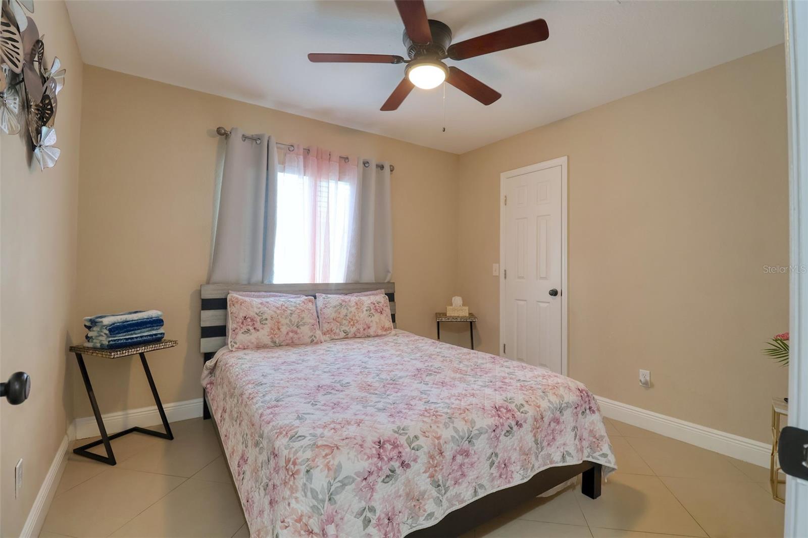 Image 25 of 59 For 16605 Round Oak Drive