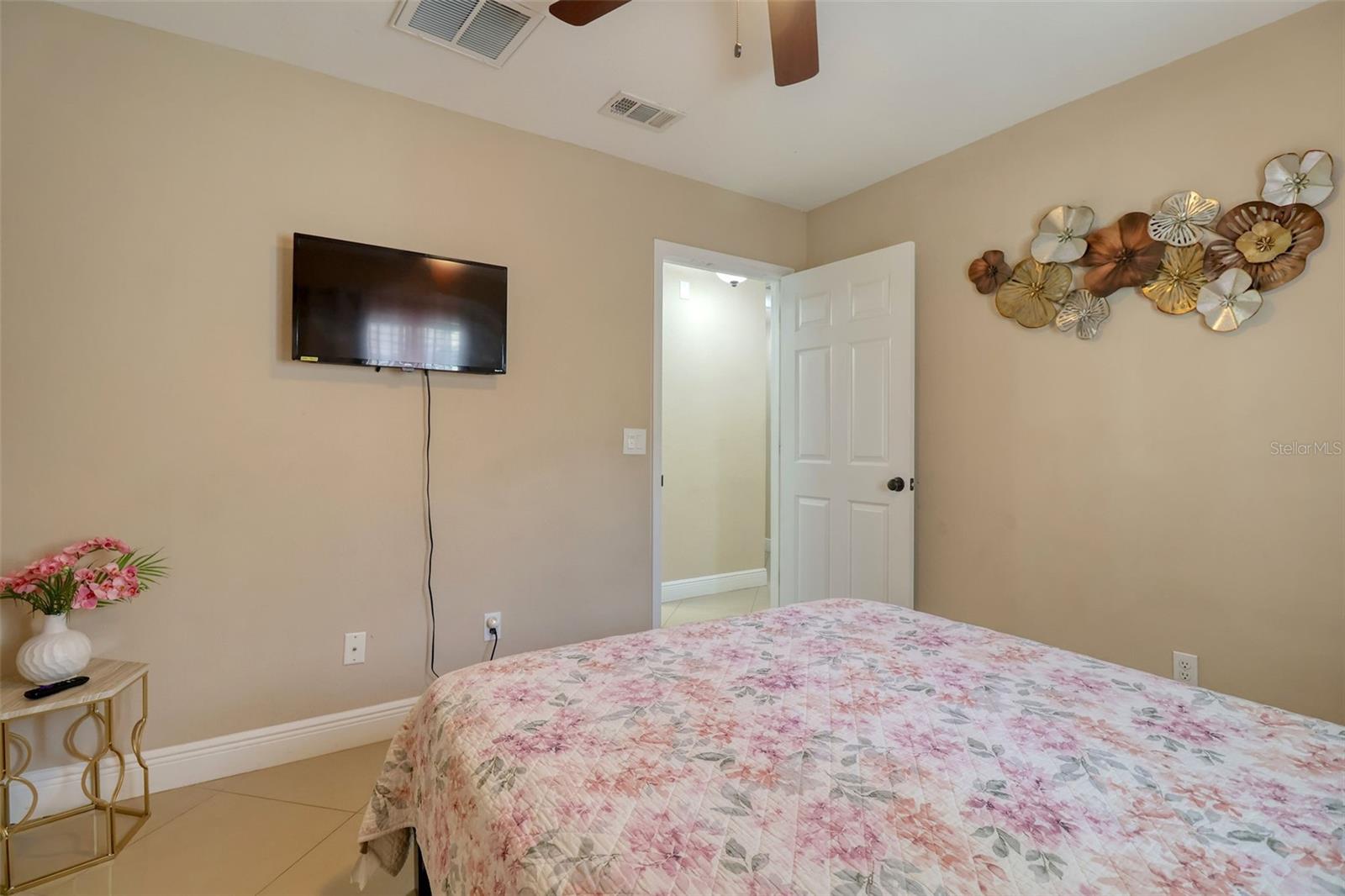 Image 26 of 59 For 16605 Round Oak Drive