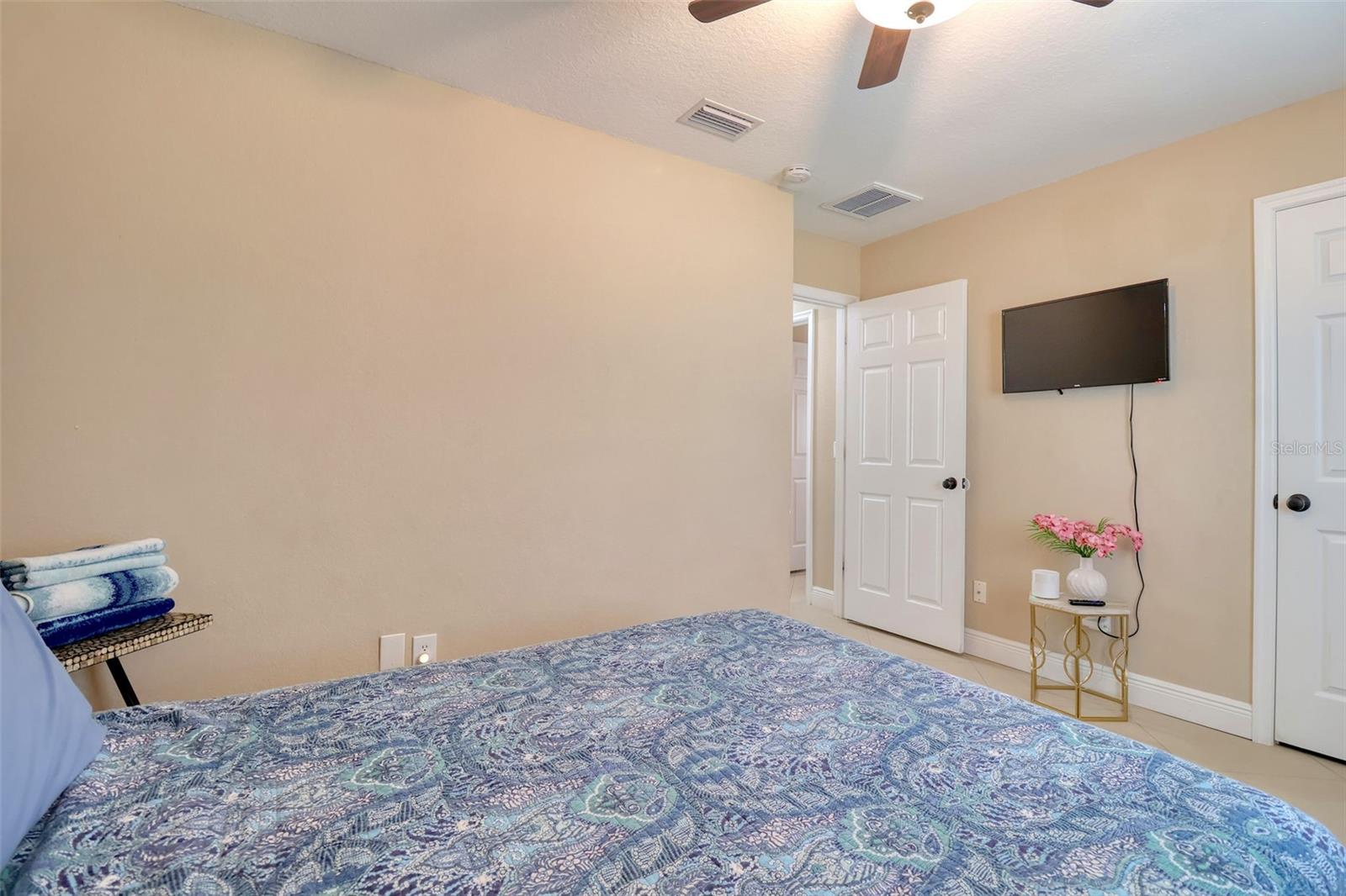 Image 30 of 59 For 16605 Round Oak Drive