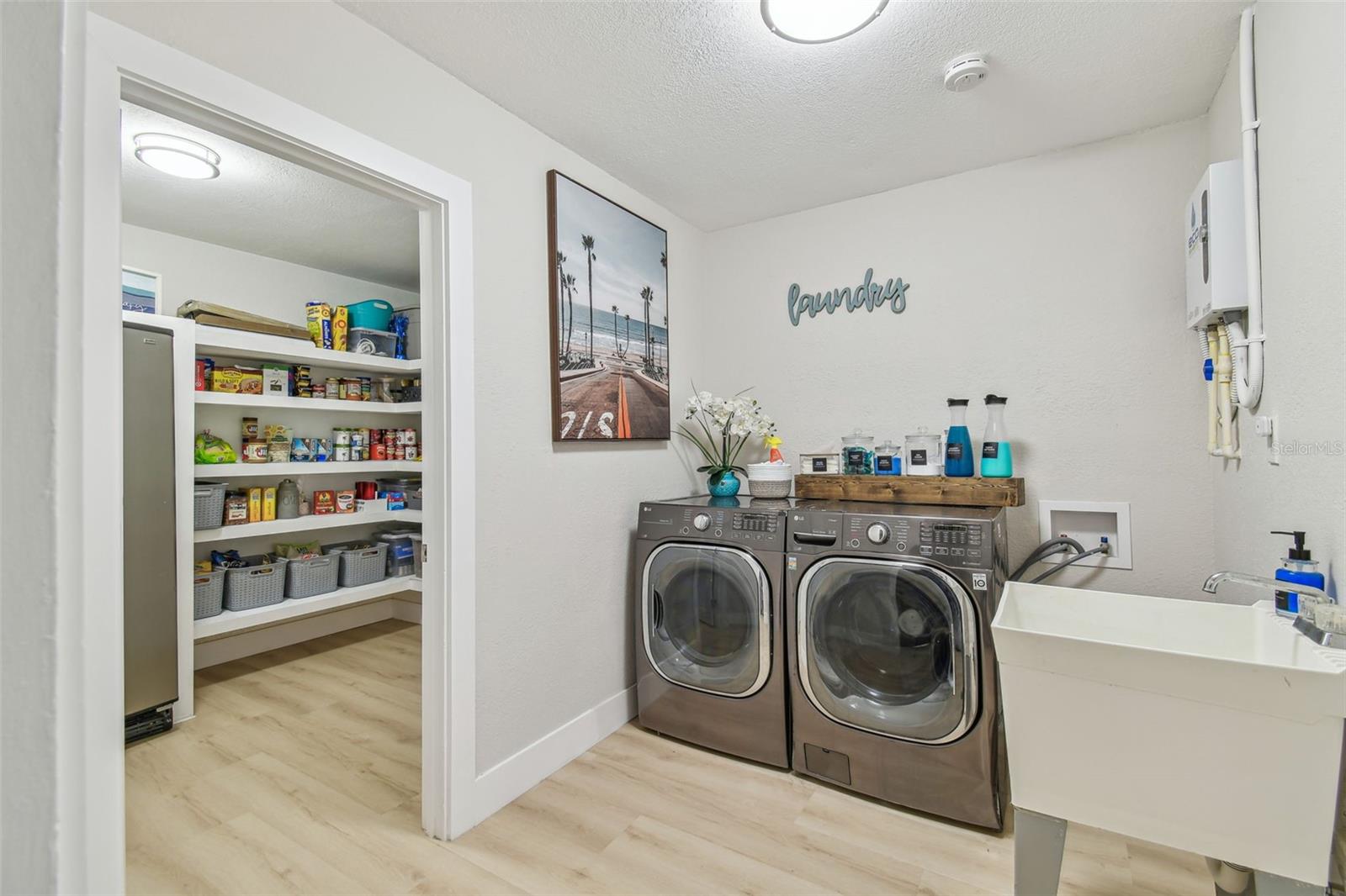 Image 43 of 67 For 3922 Fontainebleau Drive