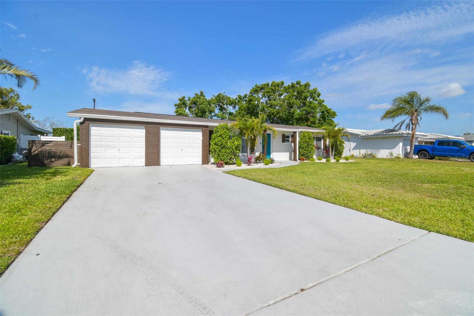 Image 5 of 67 For 3922 Fontainebleau Drive