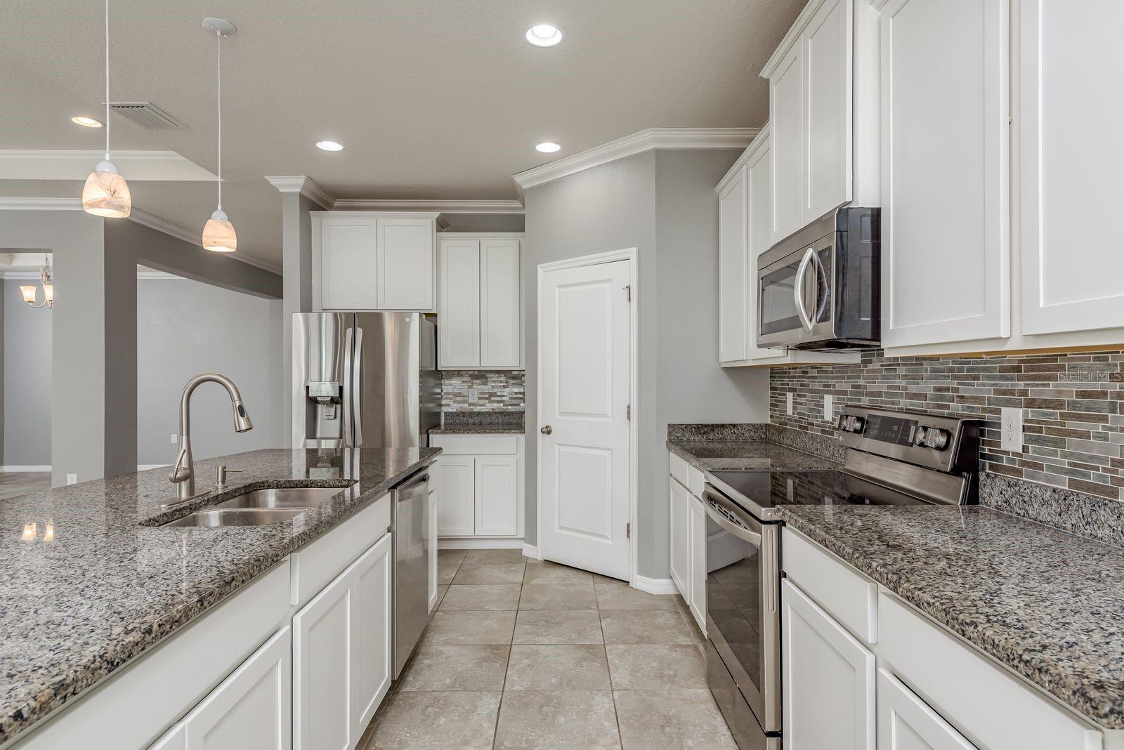 Image 11 of 44 For 13637 Blythewood Drive